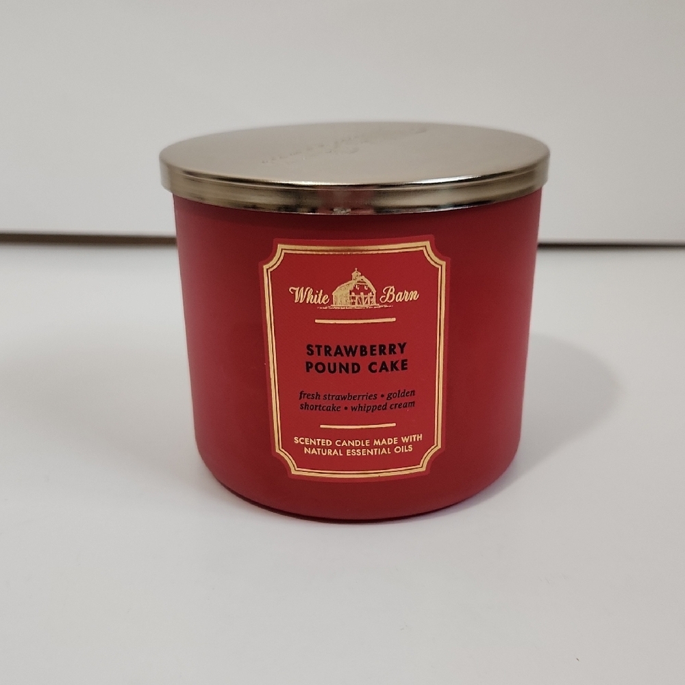 White Barn Bath & Body Works Straeberry Pound Cake Candle 3 Wick NEW